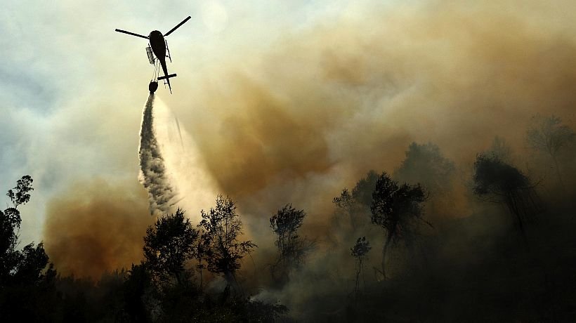 Incendio forestal en El Carmen: tres sectores evacuados y cuatro inmuebles quemados